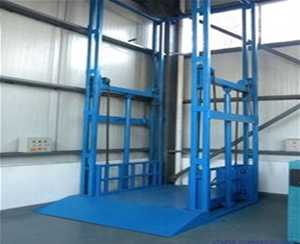 高空作業(yè)車(chē)